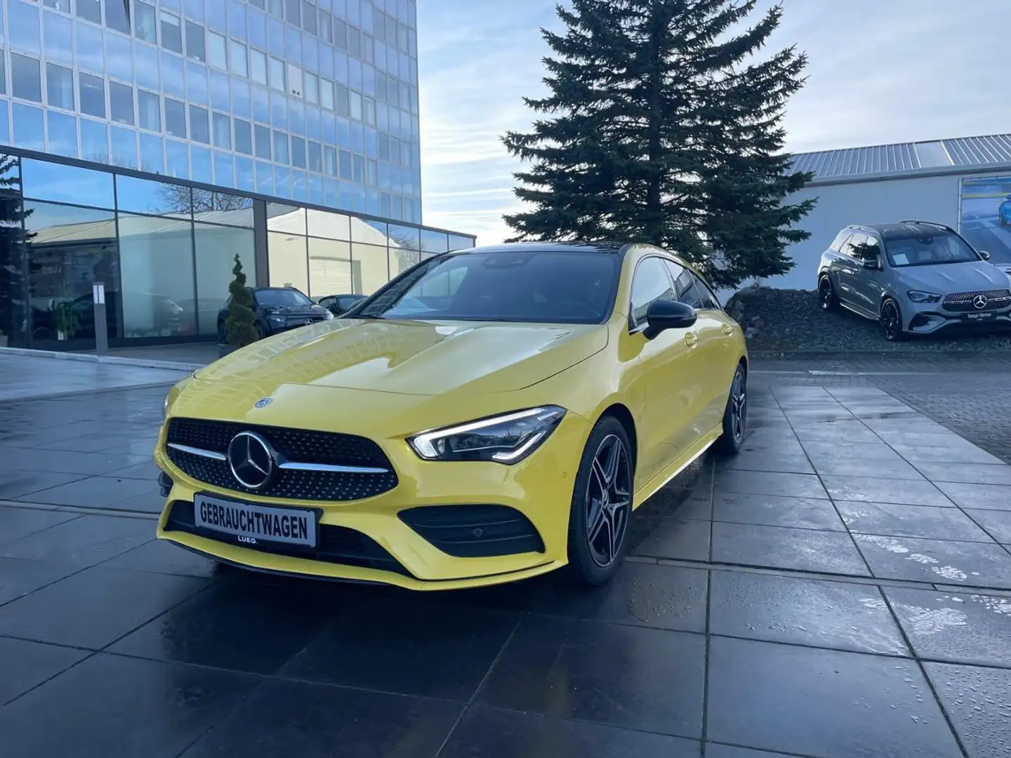 Mercedes-Benz CLA 220 Shooting Brake AMG+DISTRONIC+NAVI+LED Gelb - 1