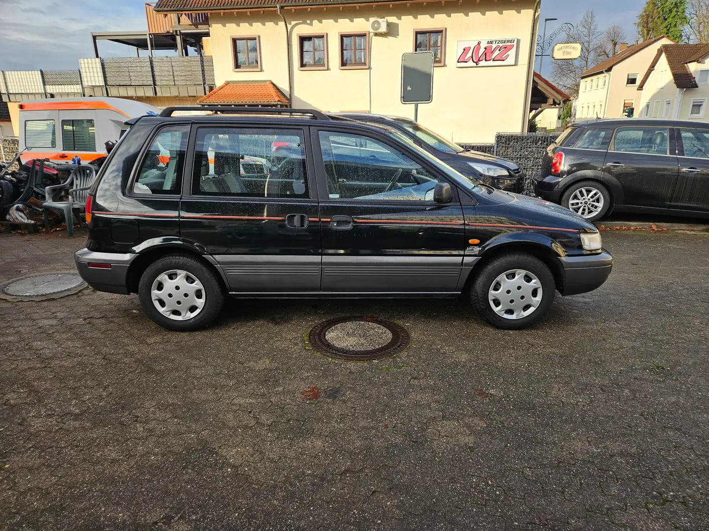 Mitsubishi Space Runner Space Runner City Schwarz - 2