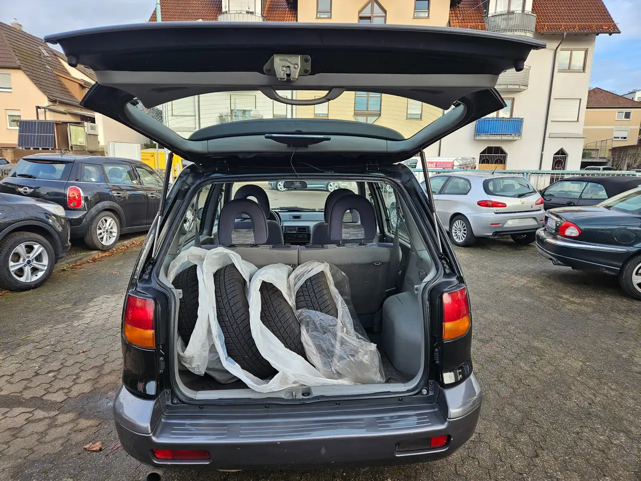 Mitsubishi Space Runner City, foto 4