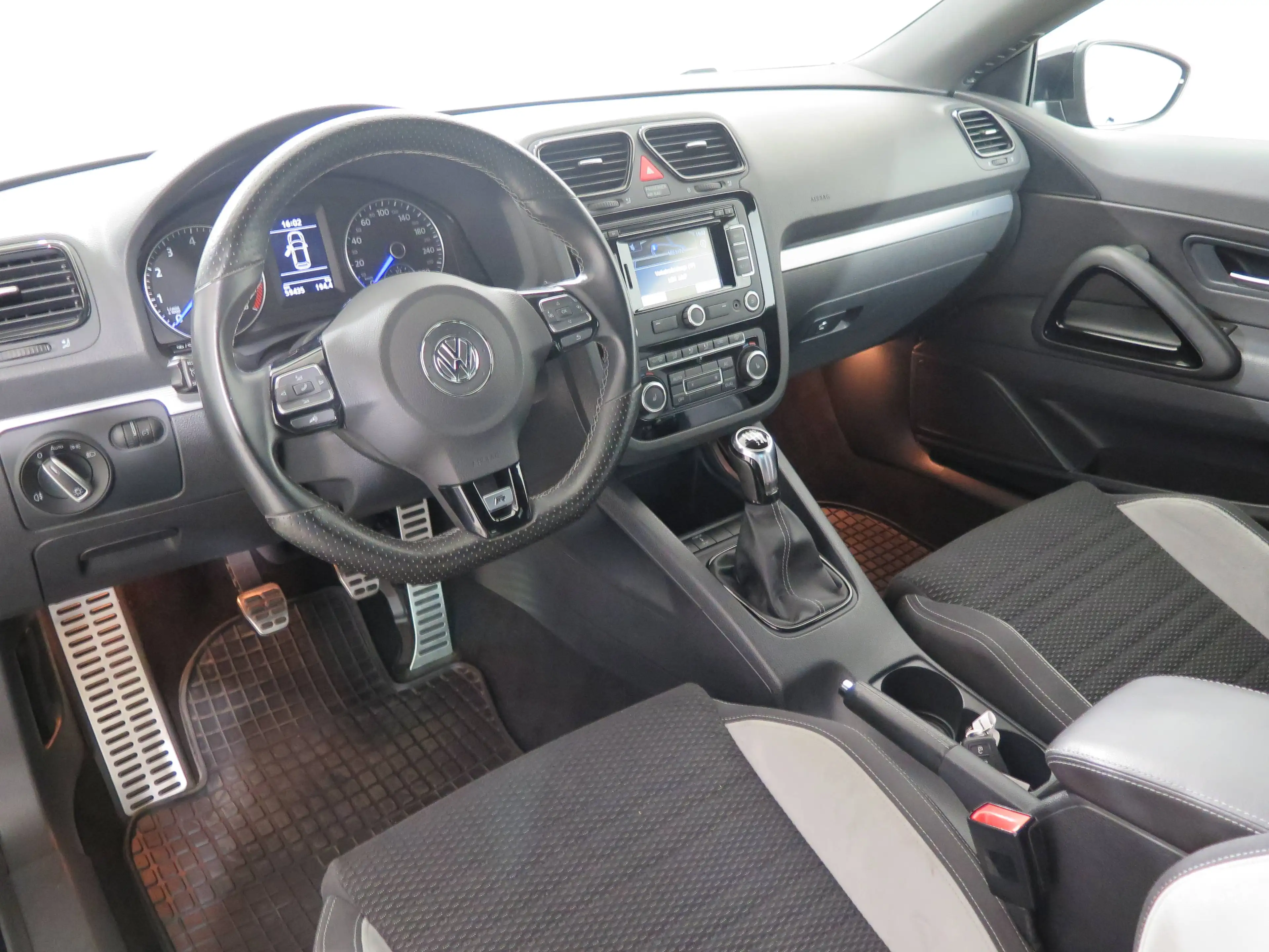 Volkswagen Scirocco 2.0 TSI 195 kW R — photo 8