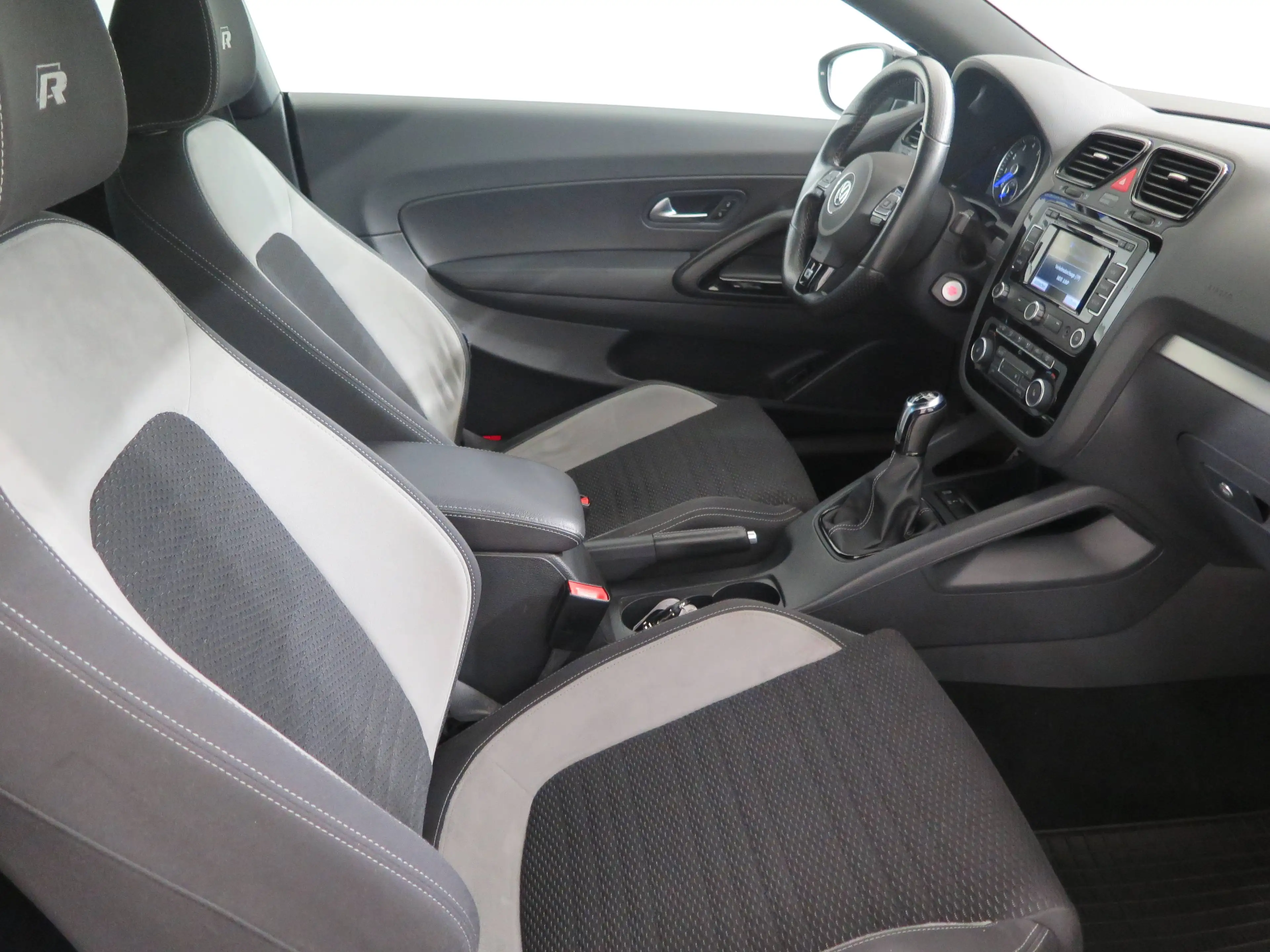 Volkswagen Scirocco 2.0 TSI 195 kW R — photo 11