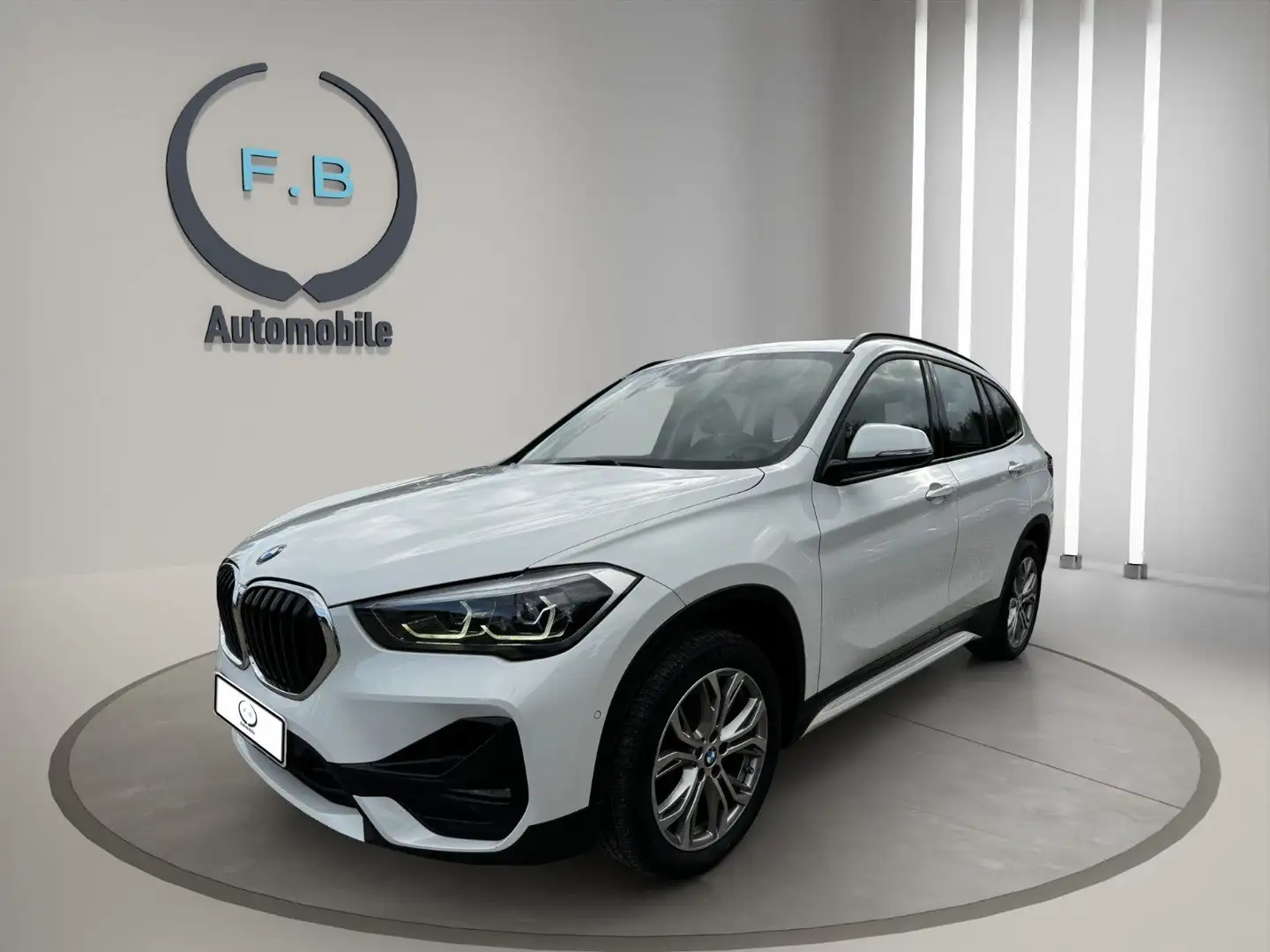 BMW X1 sDrive 18 d Sport Line/PDC/SD/PD/SHZ/UVM.. Weiß - 2