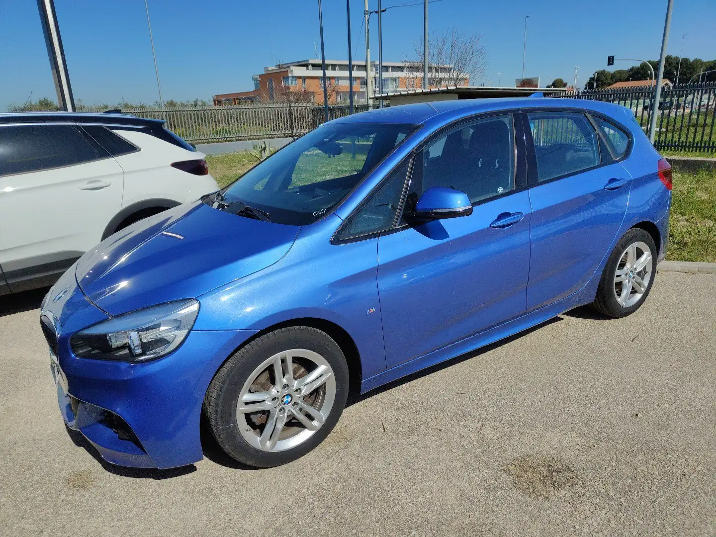 BMW 218 218d Active Tourer M Sport Blau - 1