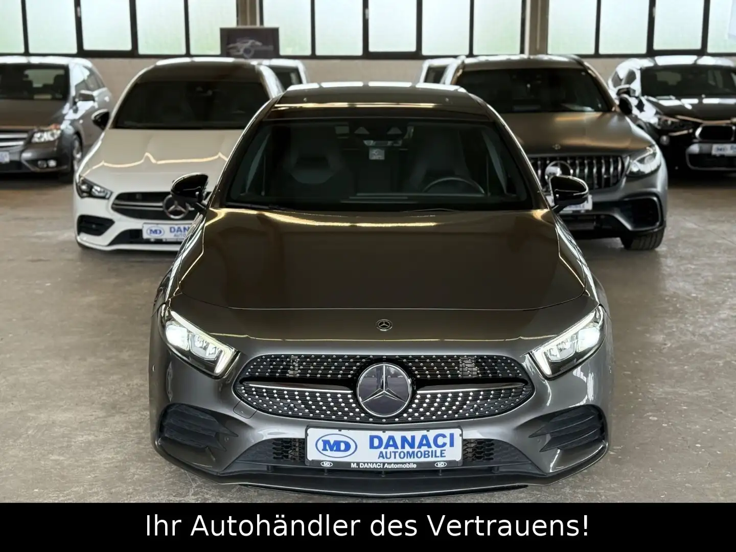 Mercedes-Benz A 250 A -Klasse AMG-Line*Pano*Kamera*NIGHT-Paket Gris - 2