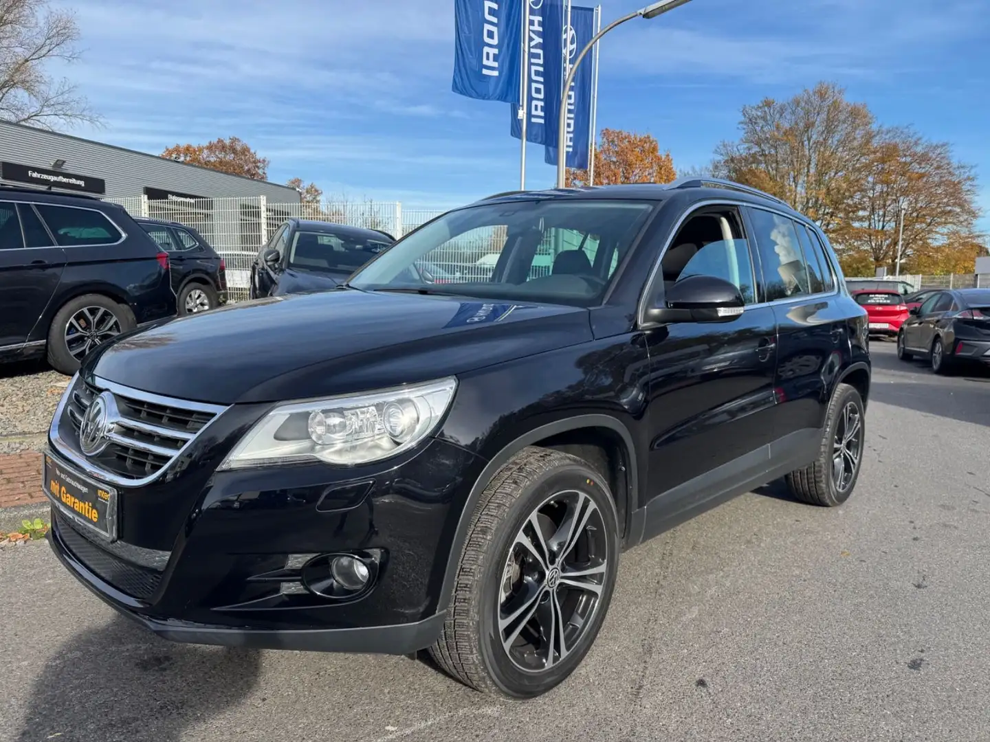 Volkswagen Tiguan 4X4/2.HD/SPORT/KLIMAAUT/18"ALU/XEN./ZAHNR.-HU-NE Schwarz - 1
