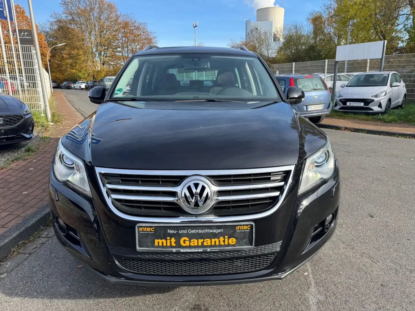 Volkswagen Tiguan 4X4/2.HD/SPORT/KLIMAAUT/18"ALU/XEN./ZAHNR.-HU-NE Schwarz - 2