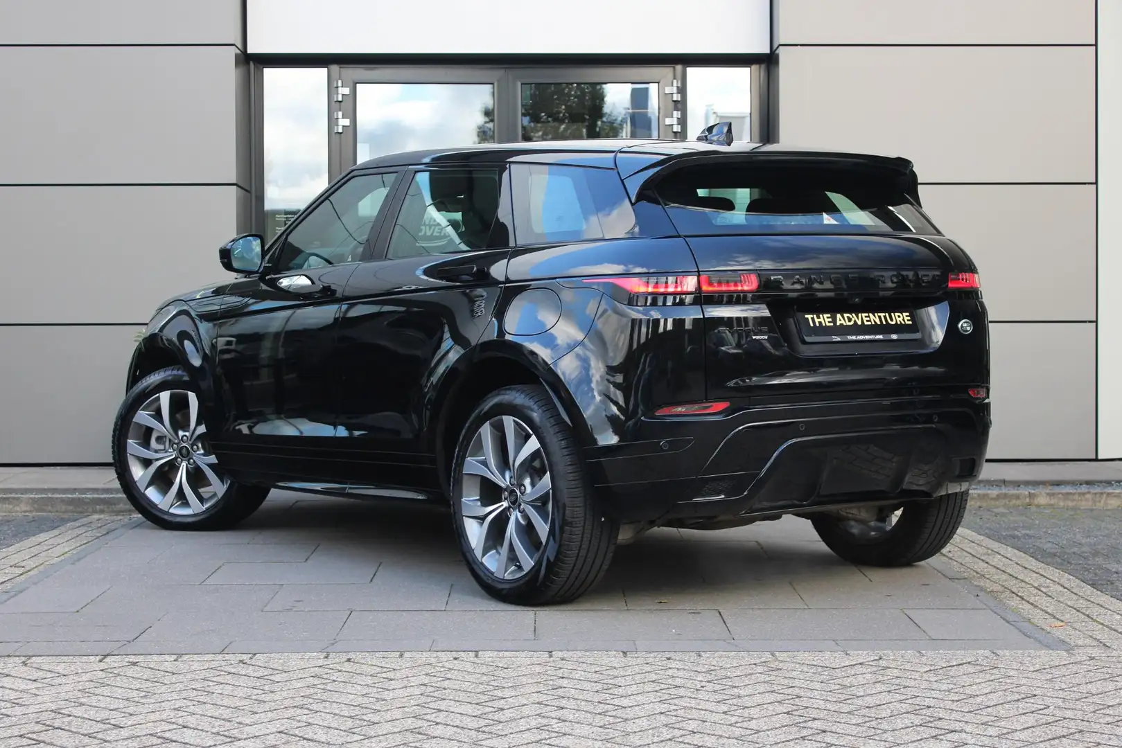 Land Rover Range Rover Evoque P300e AWD R-Dynamic SE | Head-Up | Pano | Cold Cli Zwart - 2