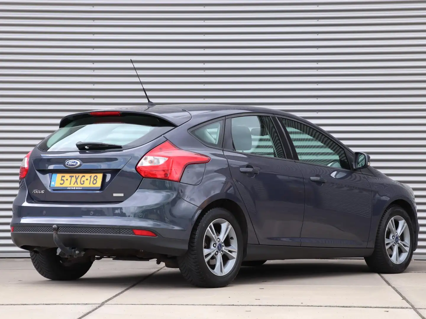 Ford Focus 1.0 EcoBoost Edition *Navigatie*Trekhaak*Parkeerse Grijs - 2