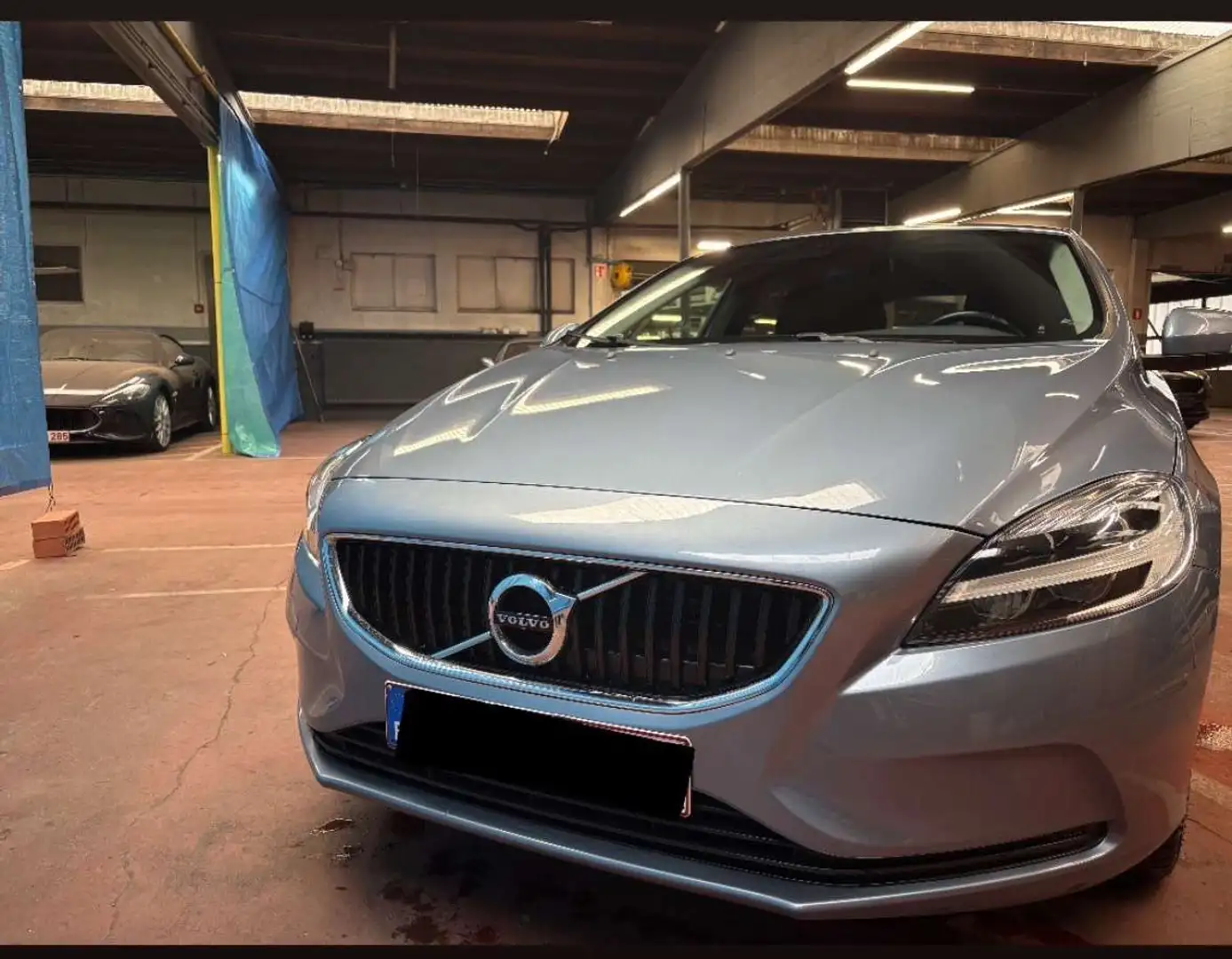 Volvo V40 T3 momentum Bleu - 1