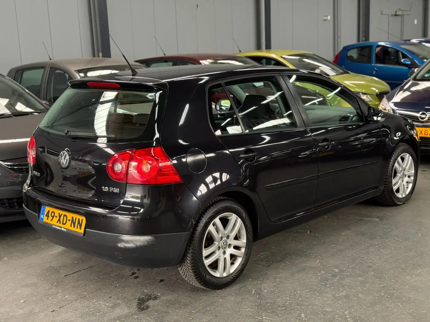 Volkswagen Golf 1.6 FSI Optive APK NAP 6 Bak Nero - 2