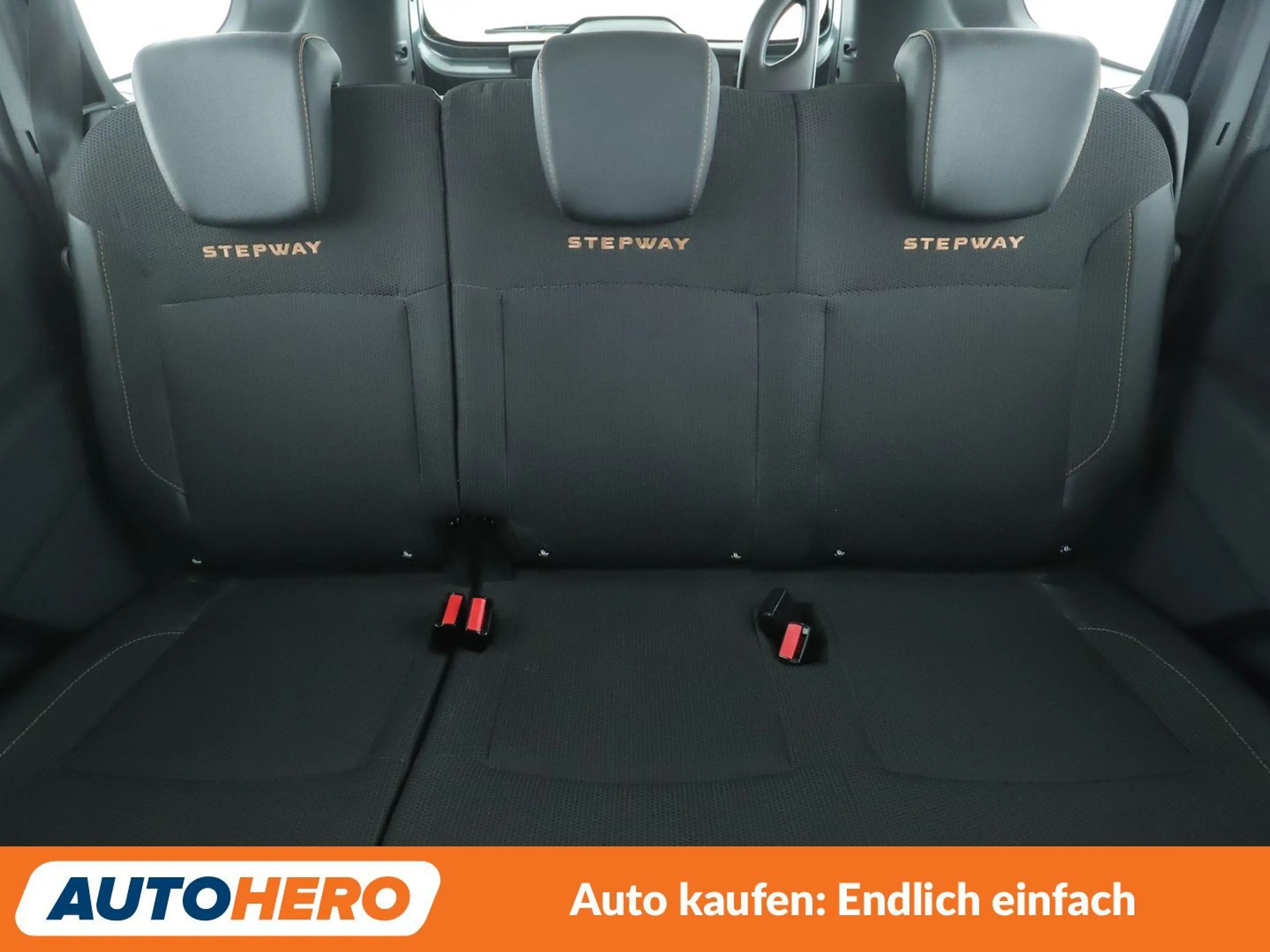 Dacia Lodgy 1.2 TCe Stepway Celebration*NAVI*TEMPO*CAM* — photo 15