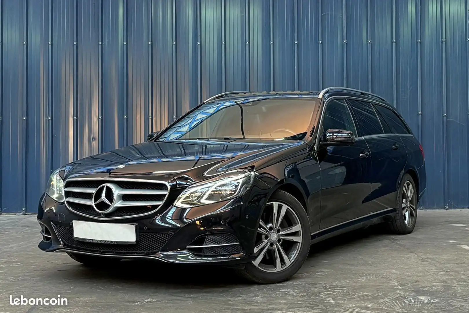Mercedes-Benz E 250 Mercedes BREAK 250 211ch 7G-TRONIC Toit ouvrant Caméra 360 Attelage Garantie 1 An Schwarz - 1