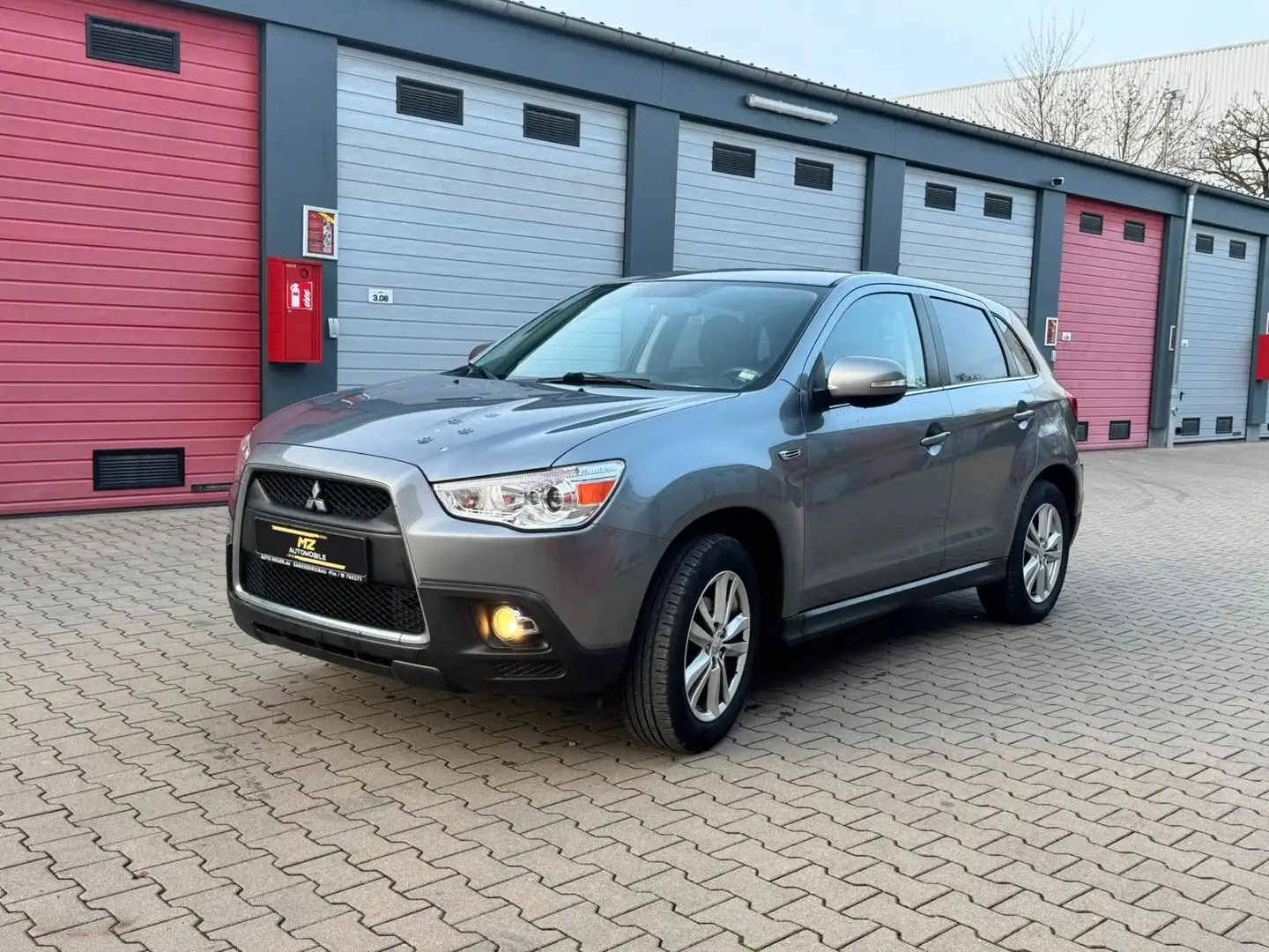 Mitsubishi ASX 35 Jahre 2WD 1HAND Platinum Grau Grau - 2