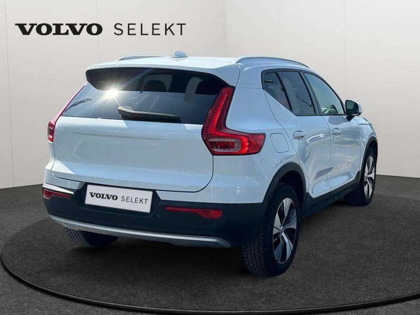 Volvo XC40 T3 Momentum Pro / Essence Blanc - 2