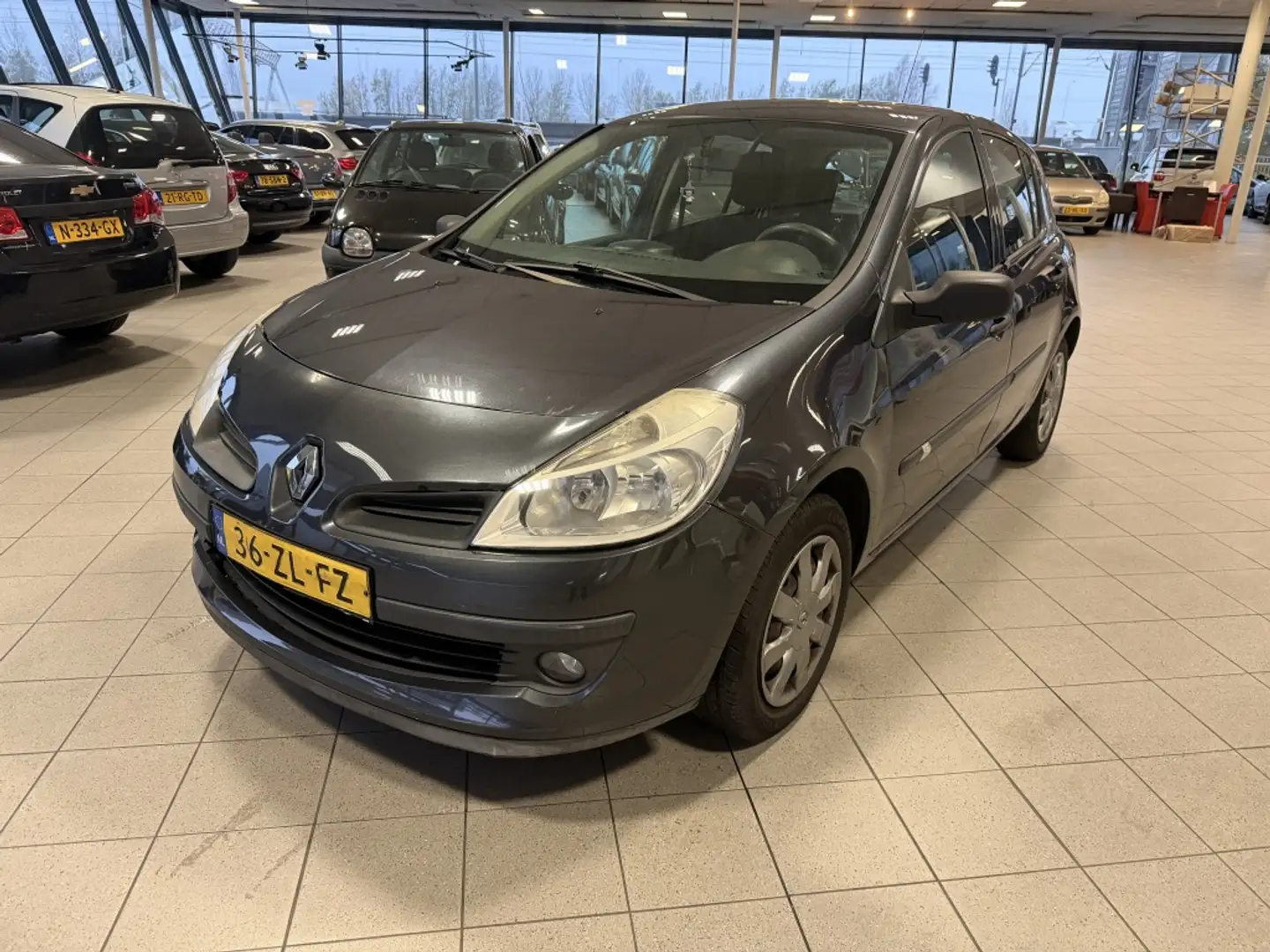 Renault Clio 1.2-16V Special Line Gris - 1