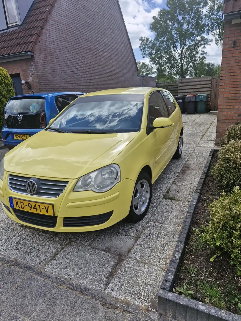 Volkswagen Polo 1.4-16V Trendline Yellow - 2