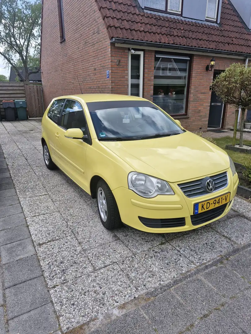 Volkswagen Polo 1.4-16V Trendline Yellow - 1