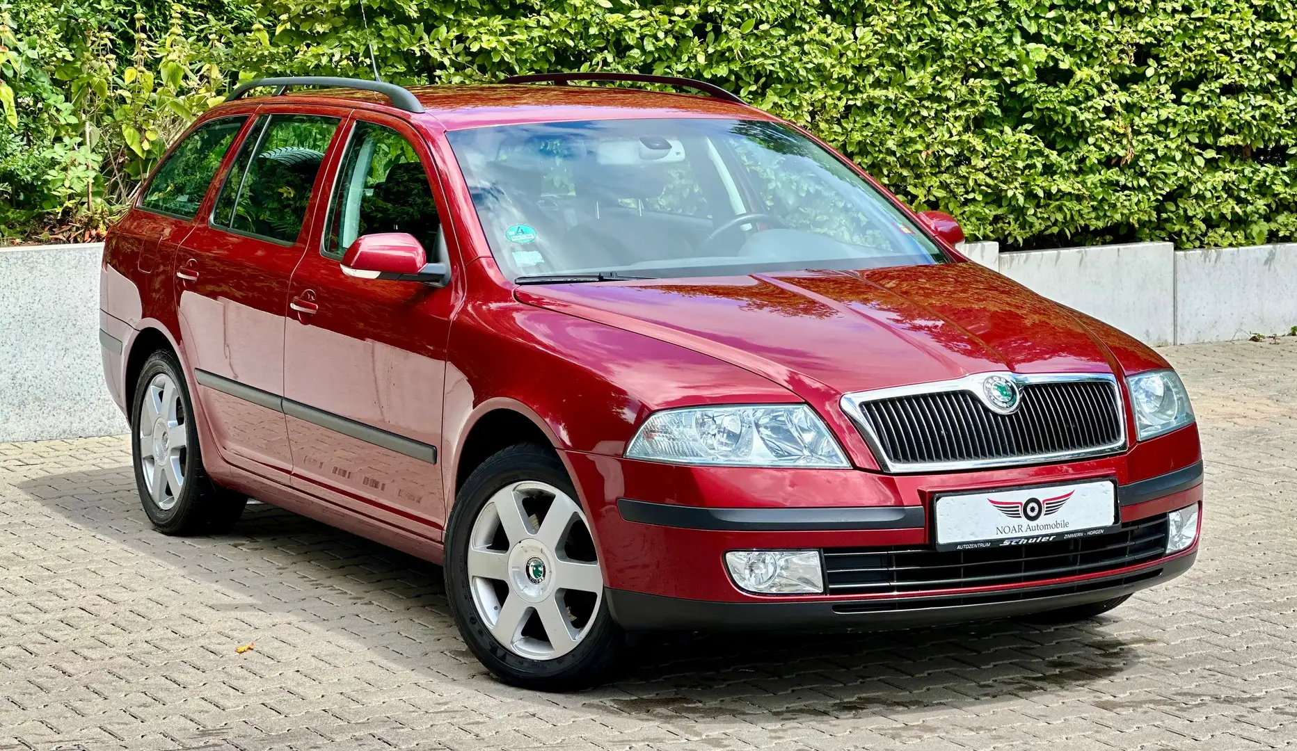 Skoda Octavia AUTOMATIK+1 HAND+SCHECKHEFT+SHZ+AHK+PDC Rot - 2