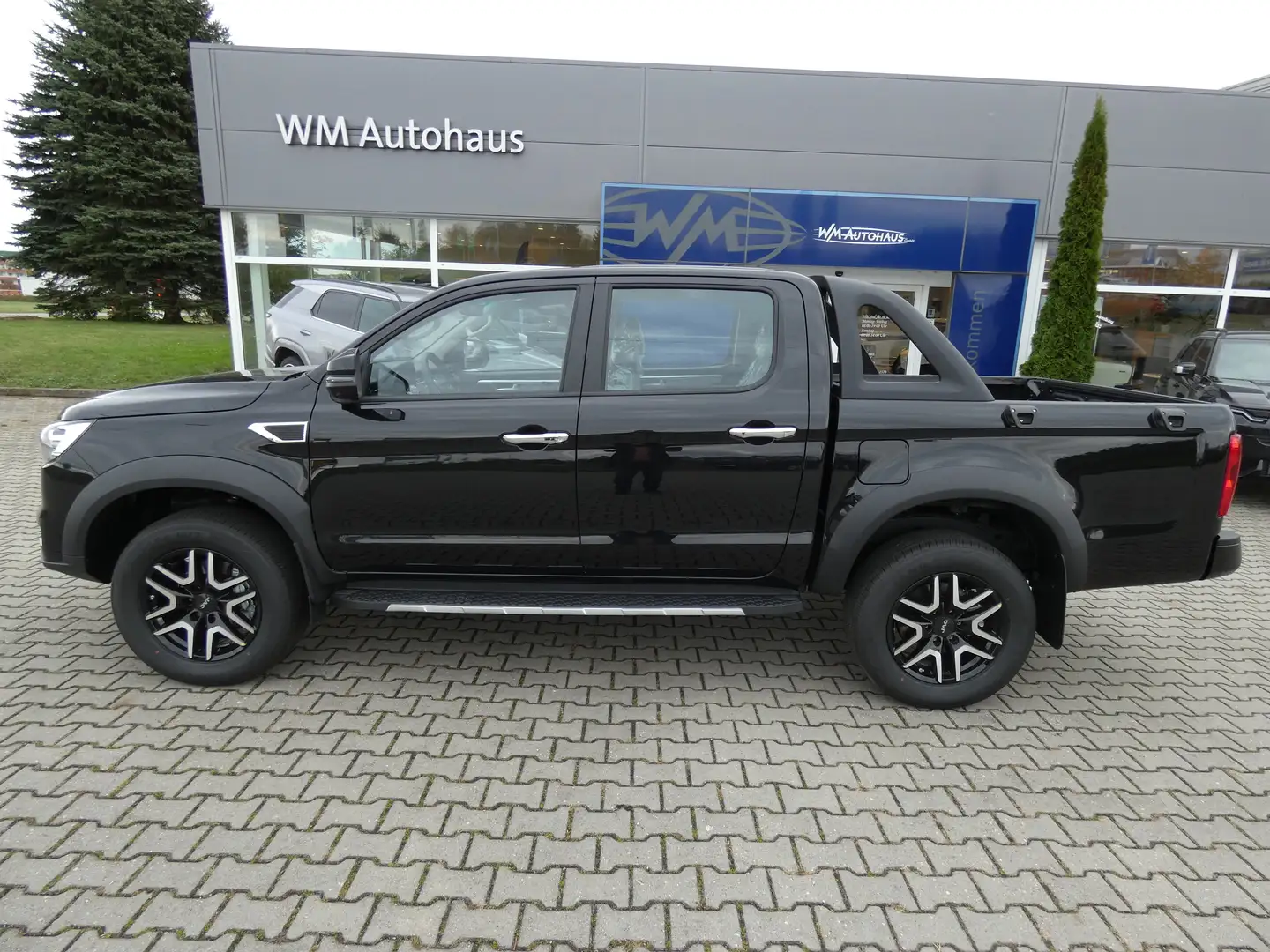 JAC 8 Pro Pick Up 2,4 MT 4x4 Benzin LKW-Zulassung Neu Schwarz - 2