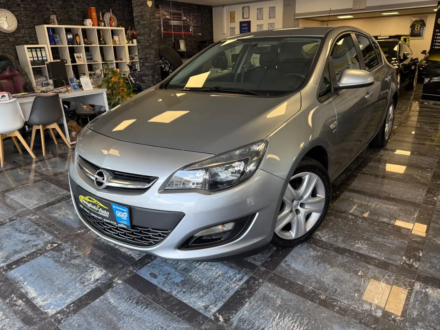 Opel Astra J Lim. 5-trg. Energy*Klima*Teilleder*SHZ* Argent - 1
