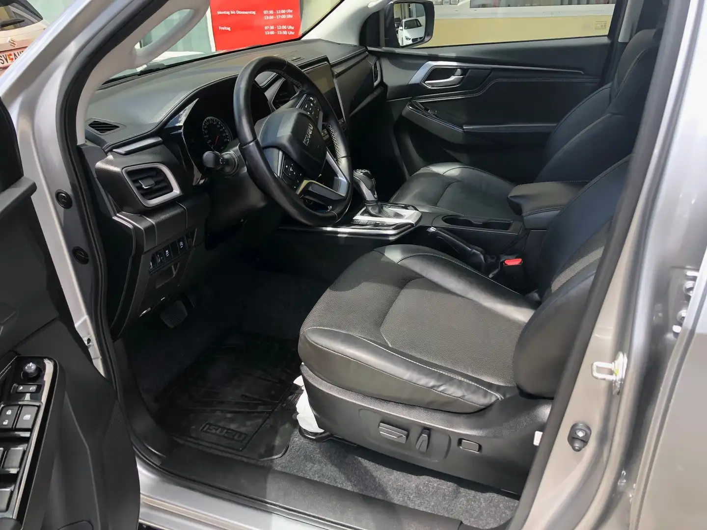 Isuzu D-Max Double Cab LSE AT Silber - 2