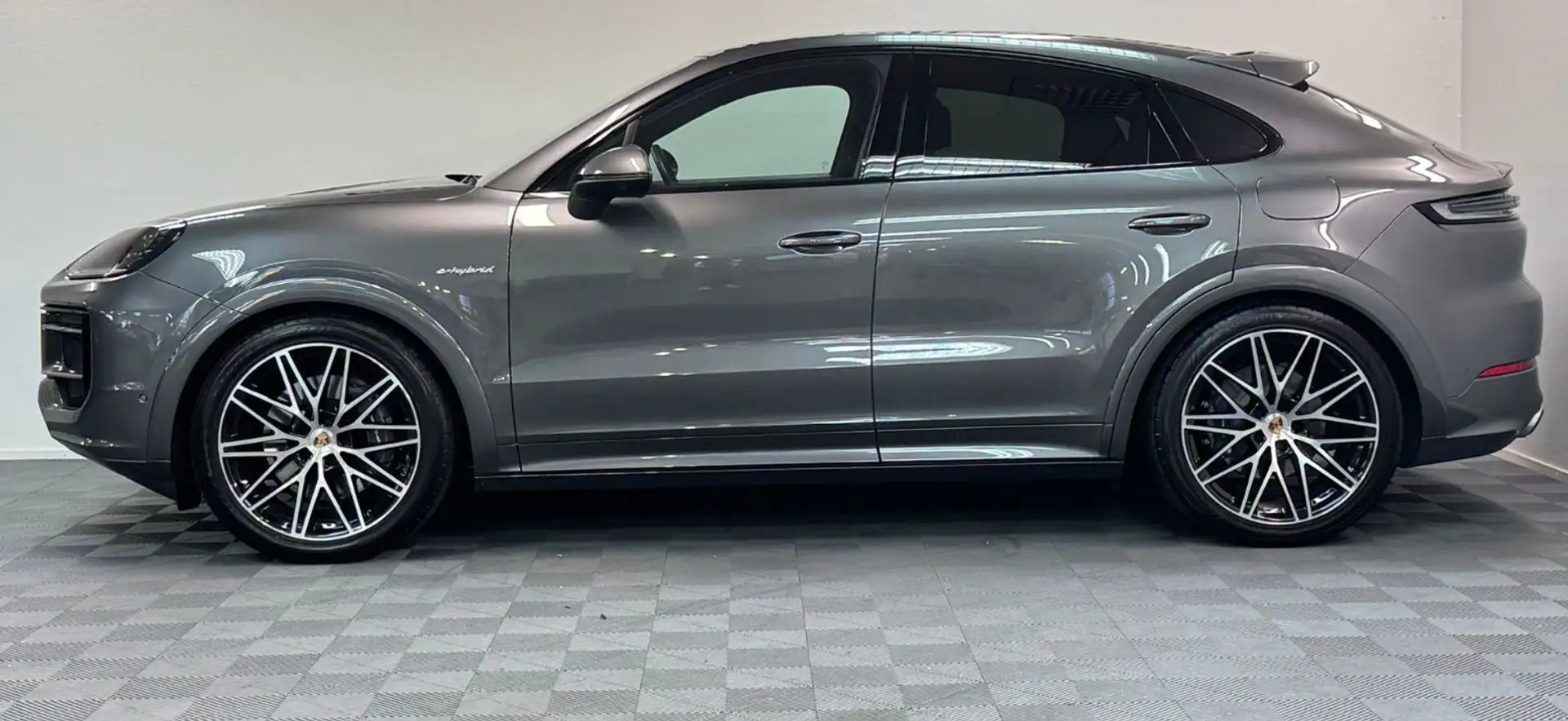 Porsche Cayenne Coupe E-Hybrid *PANO/SPORTCHRONO* Grau - 2