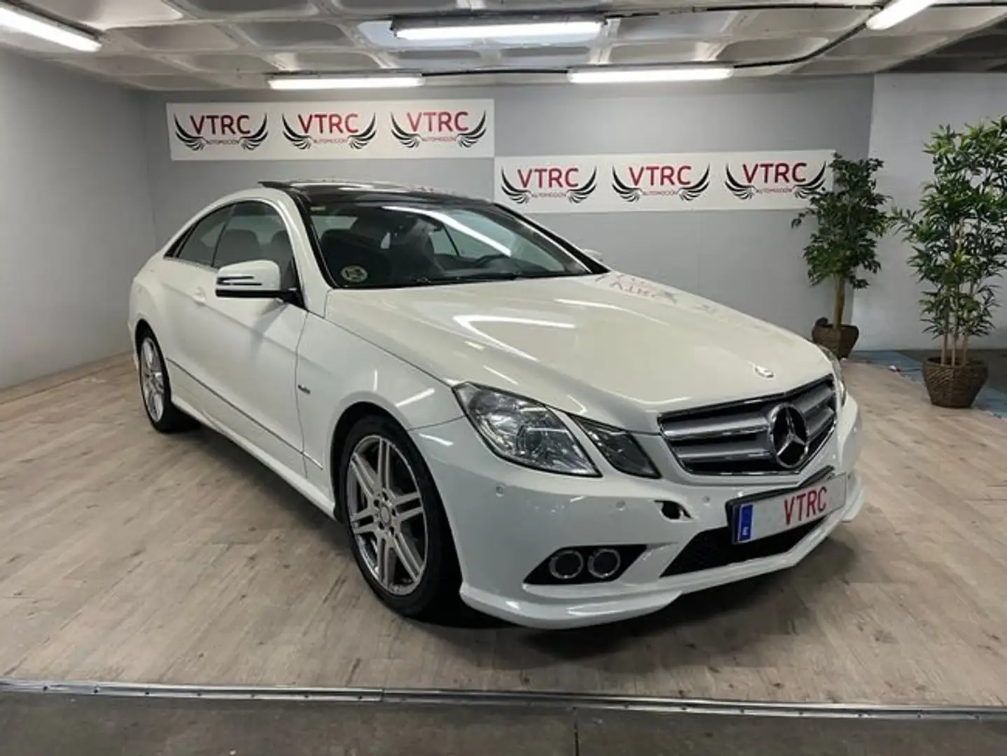 Mercedes-Benz E 250 CDI BlueEFFICIENCY Coupé Aut. Blanco - 1