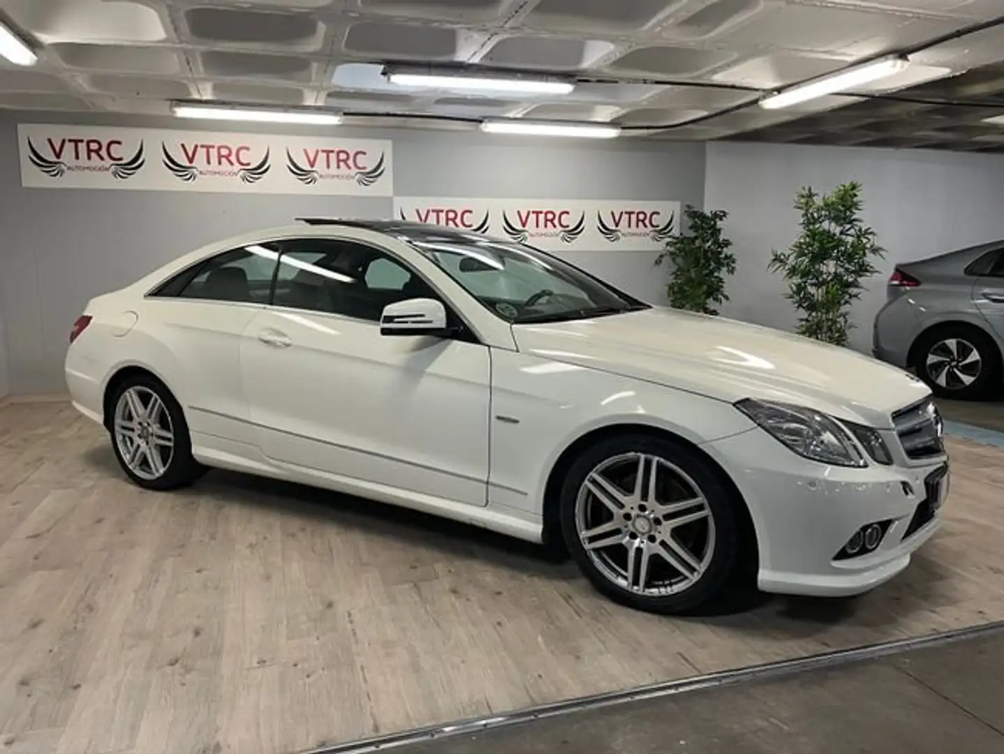 Mercedes-Benz E 250 CDI BlueEFFICIENCY Coupé Aut. Blanco - 2