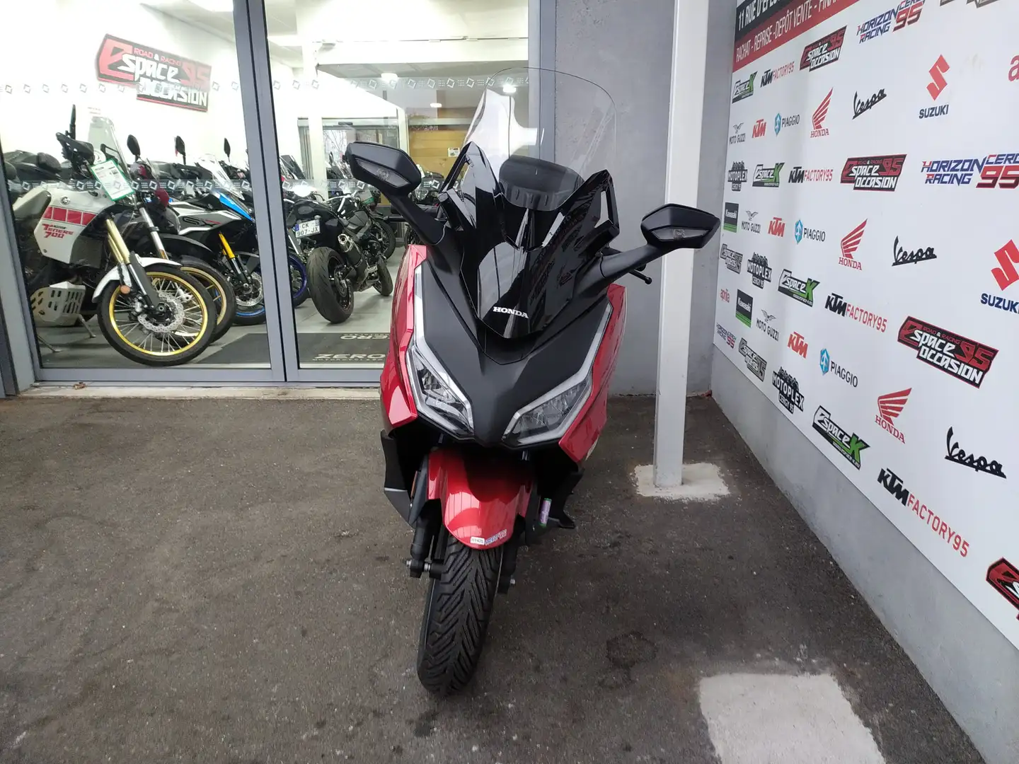 Honda Forza 350 Rood - 2