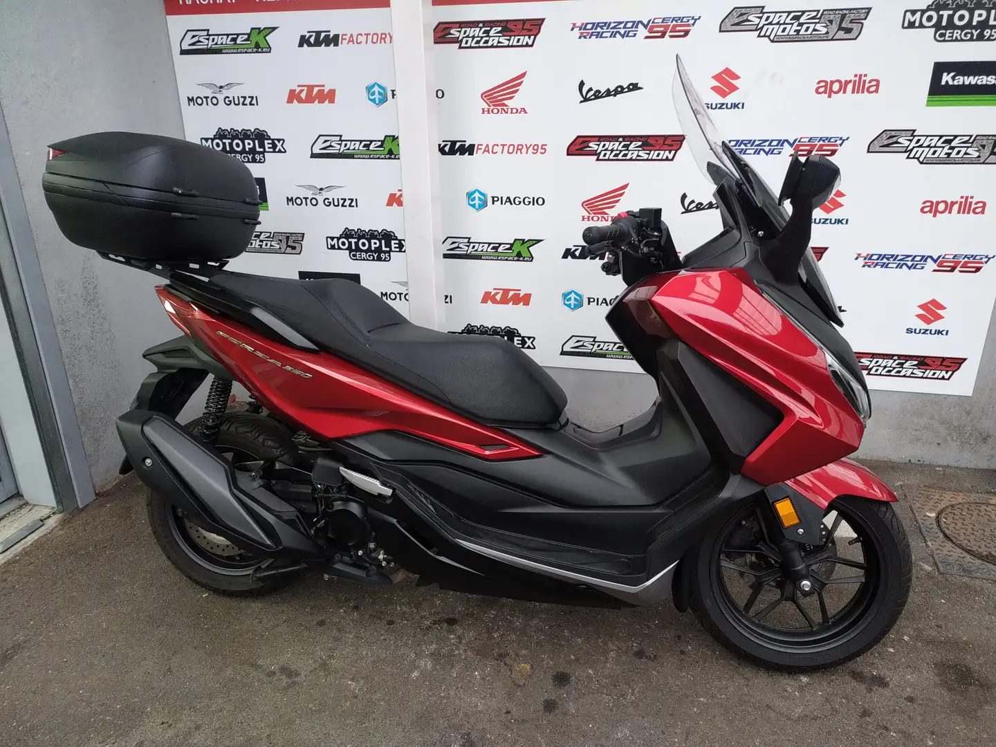 Honda Forza 350 Rood - 1