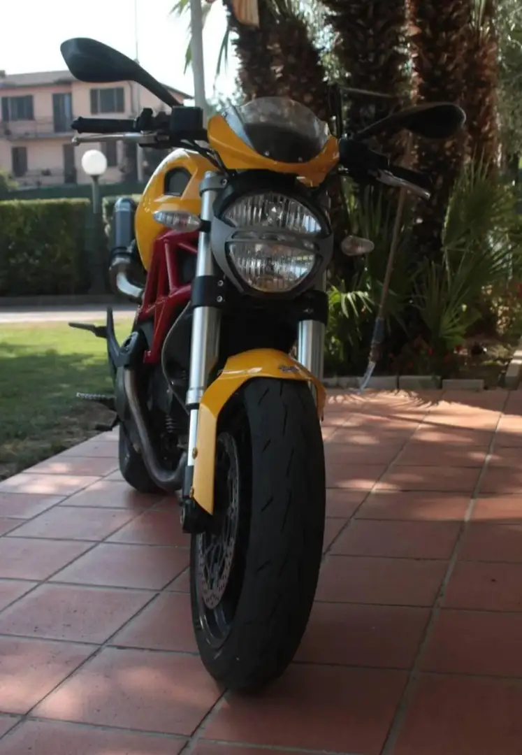 Ducati Monster 796 Gelb - 1