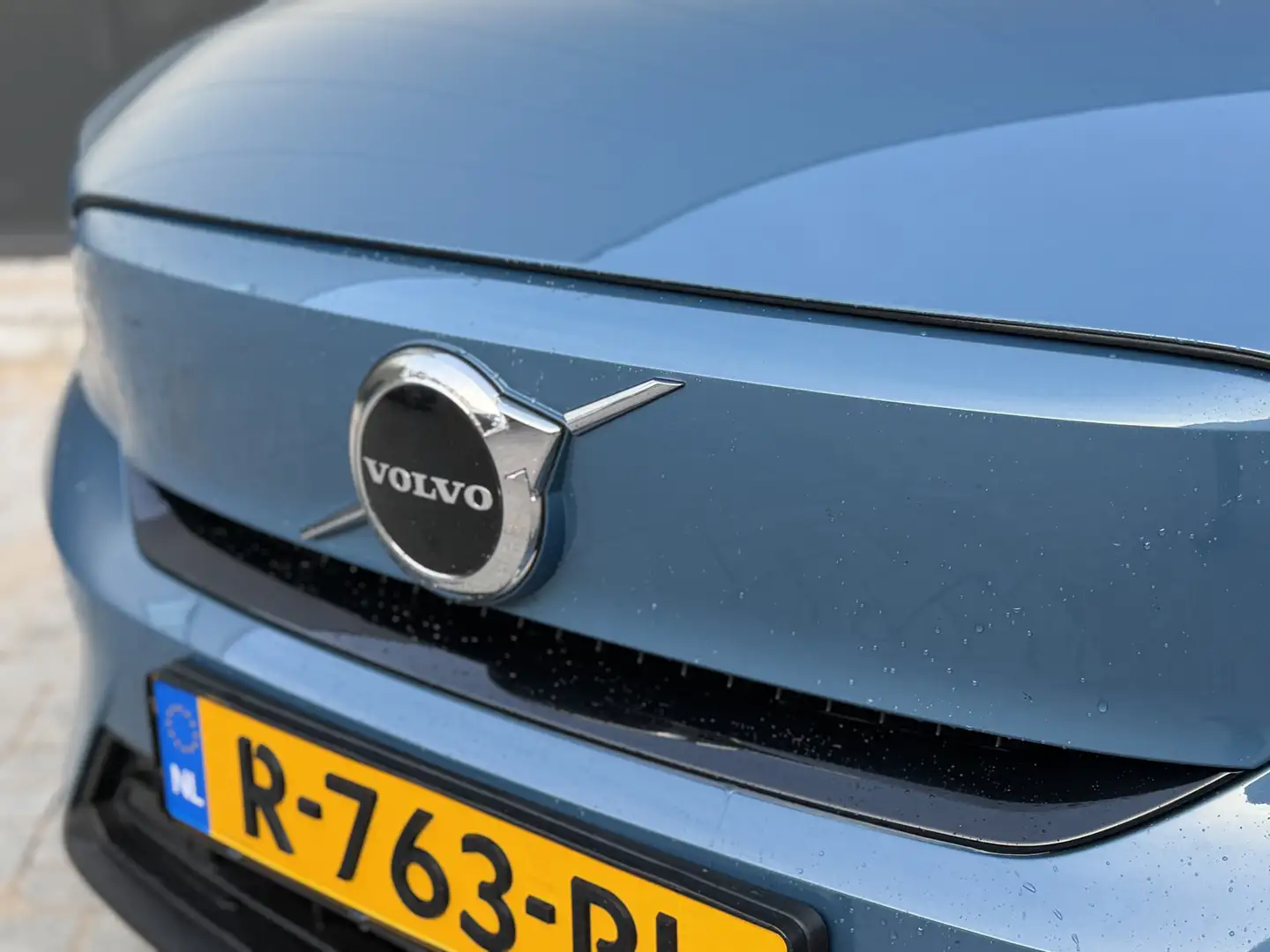 Volvo XC40 Recharge Core 70 kWh Navigatie | Camera | Trekhaak Bleu - 2