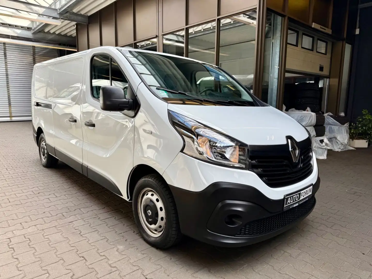 Renault Trafic 1.6 dCi L2 3,0t NAVI KLIMA AHK 3SITZE PDC Weiß - 2