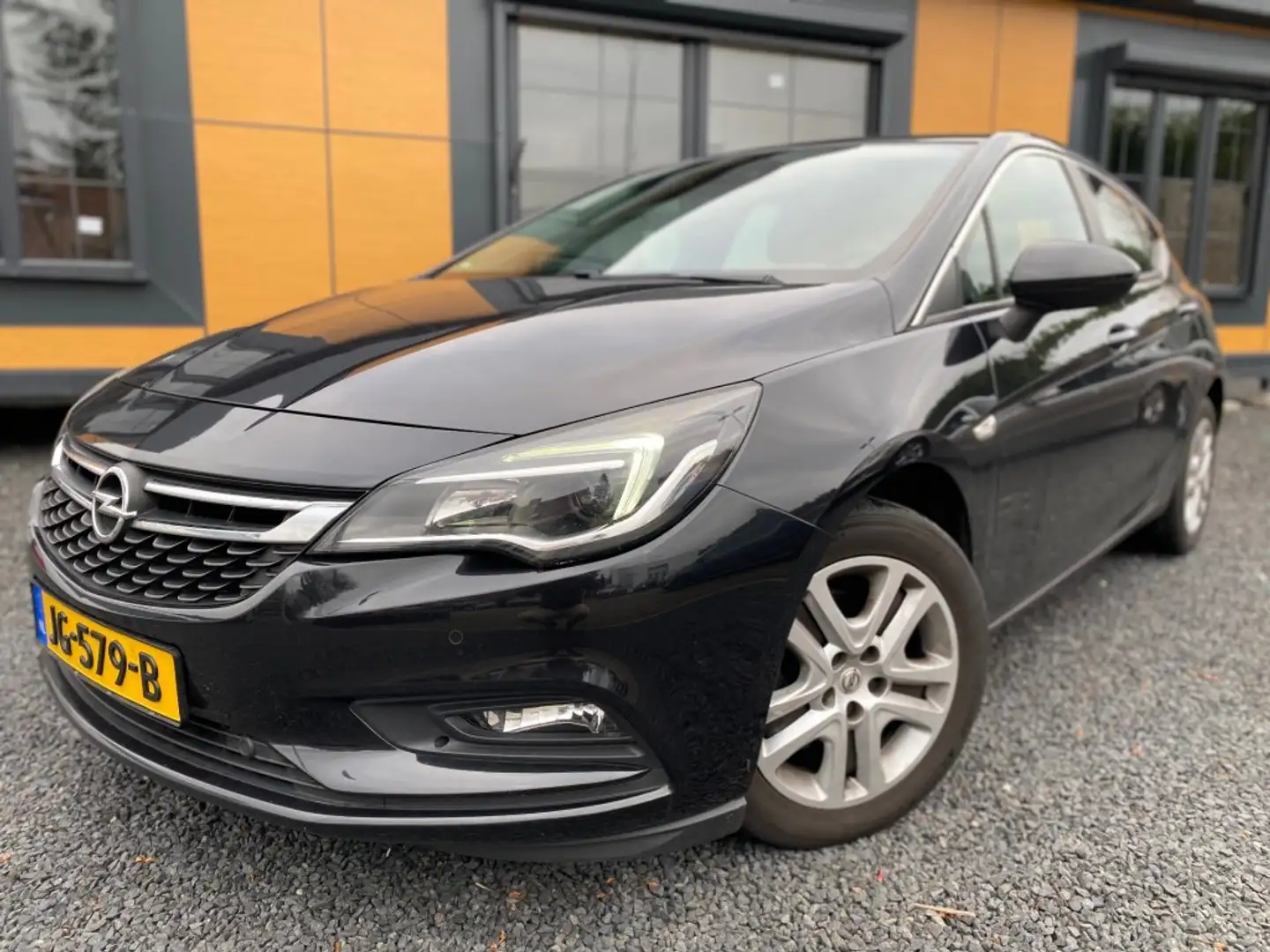 Opel Astra 1.0 BUSINESS+ NAVI PDC ECC TREKHAAK Schwarz - 1