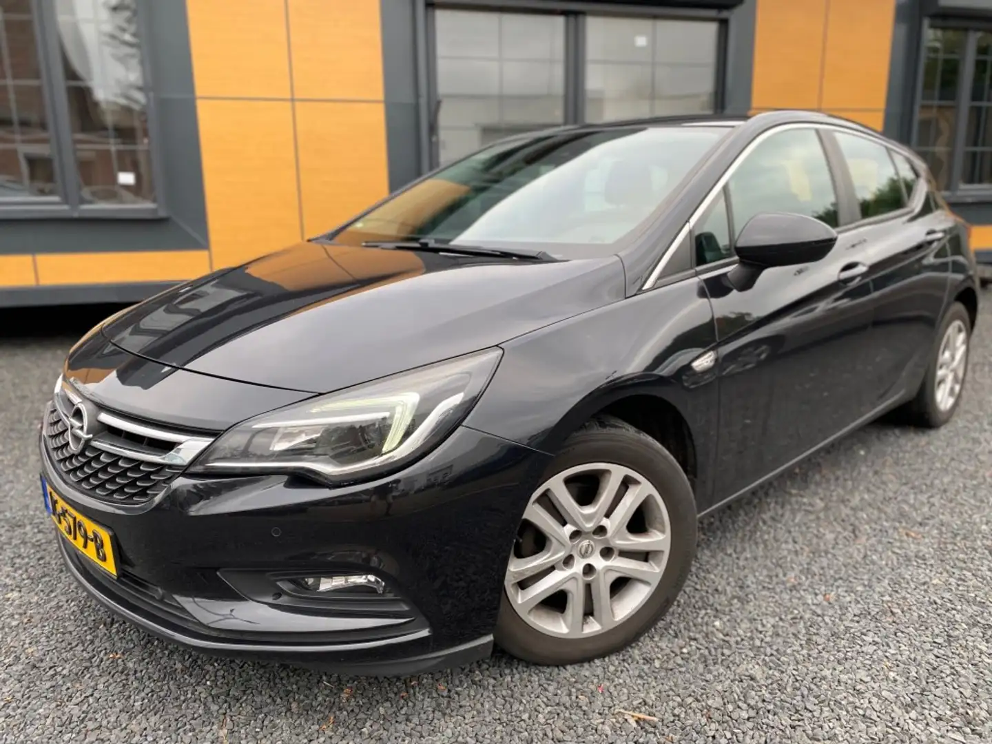 Opel Astra 1.0 BUSINESS+ NAVI PDC ECC TREKHAAK Schwarz - 2