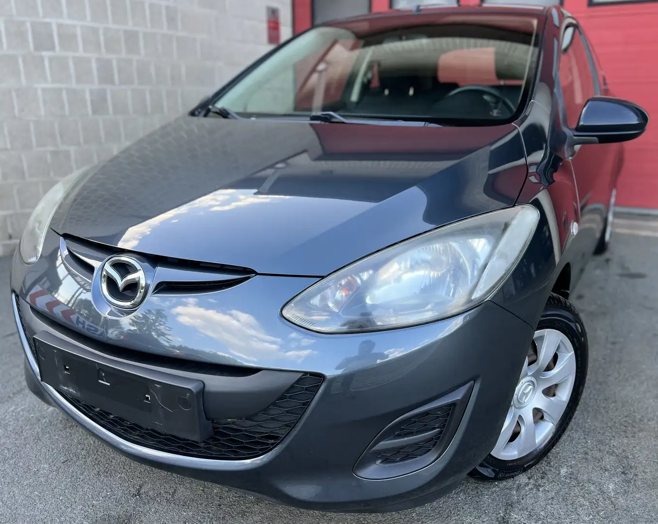 Mazda 2 1.3i Sport SAP + CAR-PASS + EURO 5 Gris - 1