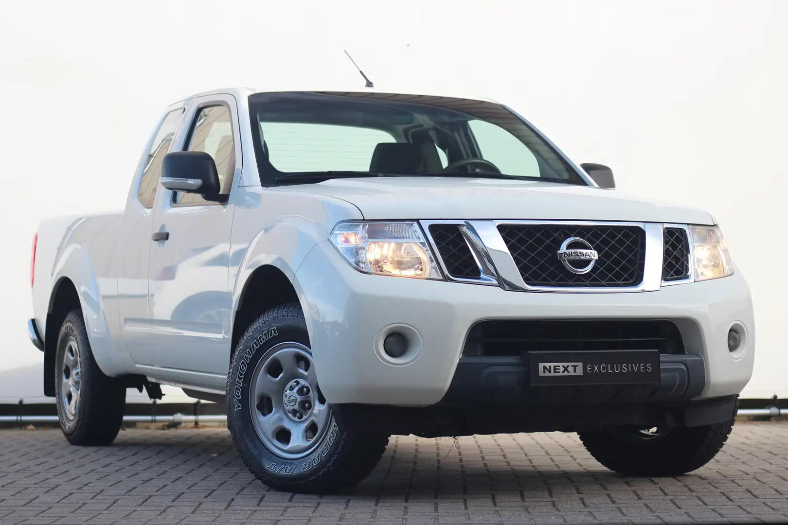 Nissan Navara 2.5 dCi XE King Cab | Orig. NL | NAP | 1e eig Wit - 1