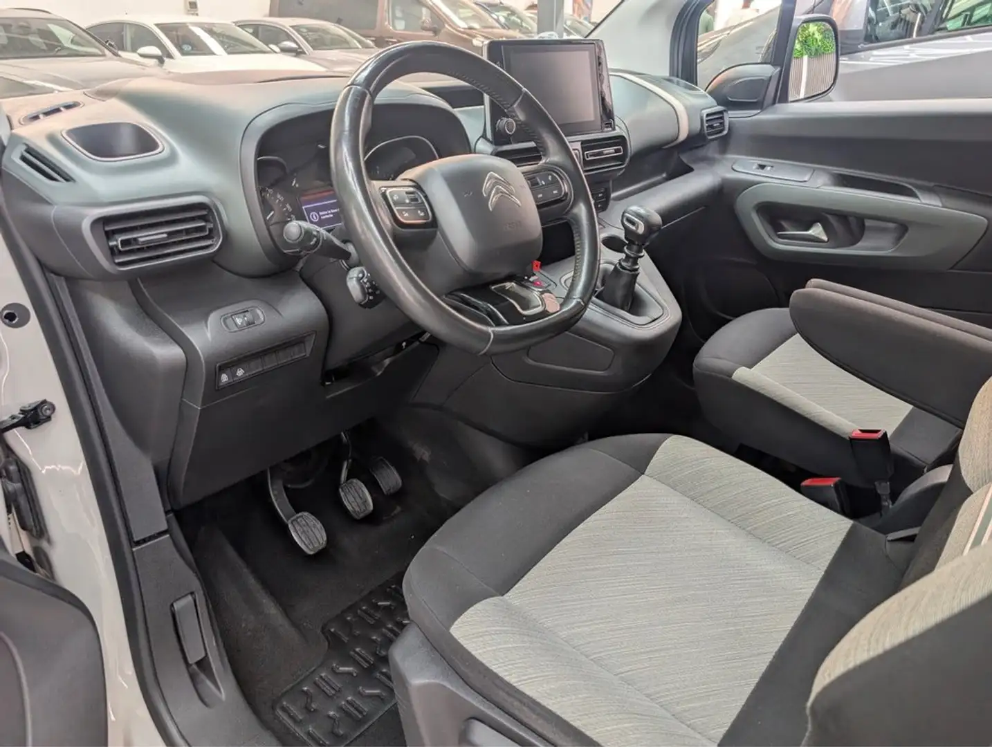 Citroen Berlingo Combi BlueHDi S&S Talla M Shine 130 Beige - 2