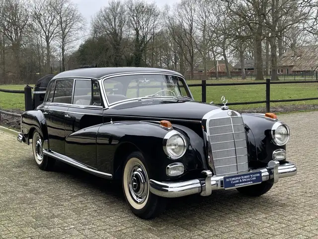 Mercedes-Benz 300 D Adenauer, gerestaureerd, Velours