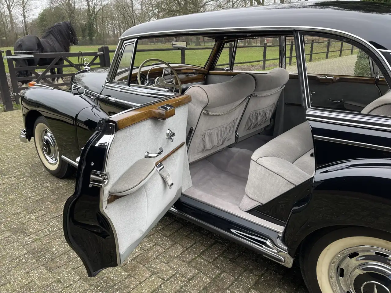 Mercedes-Benz 300 D Adenauer, gerestaureerd, Velours, foto 12