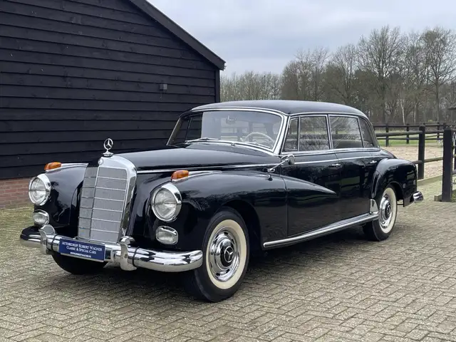 Mercedes-Benz 300 D Adenauer, gerestaureerd, Velours