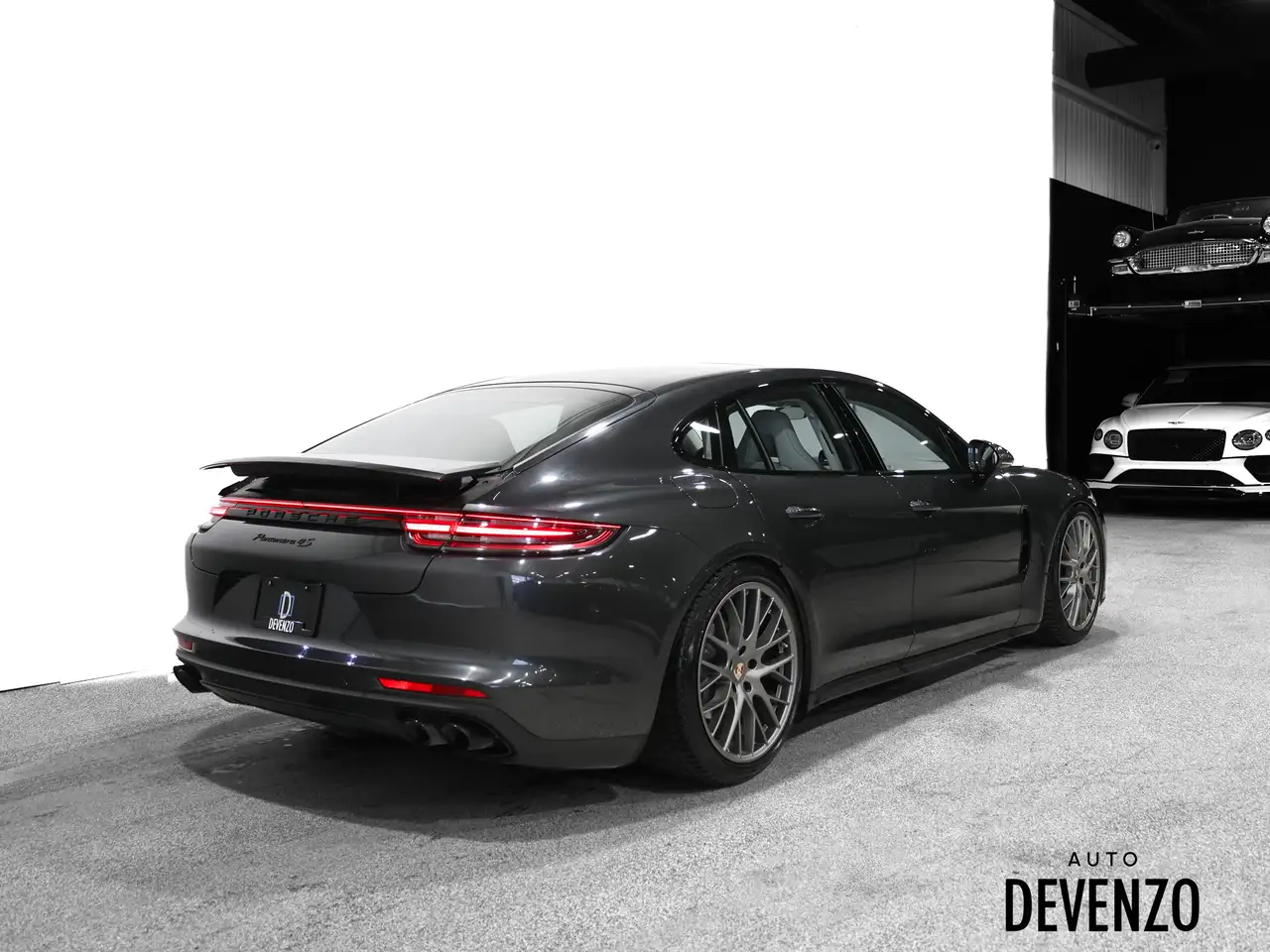 Porsche Panamera снимка Porsche Panamera