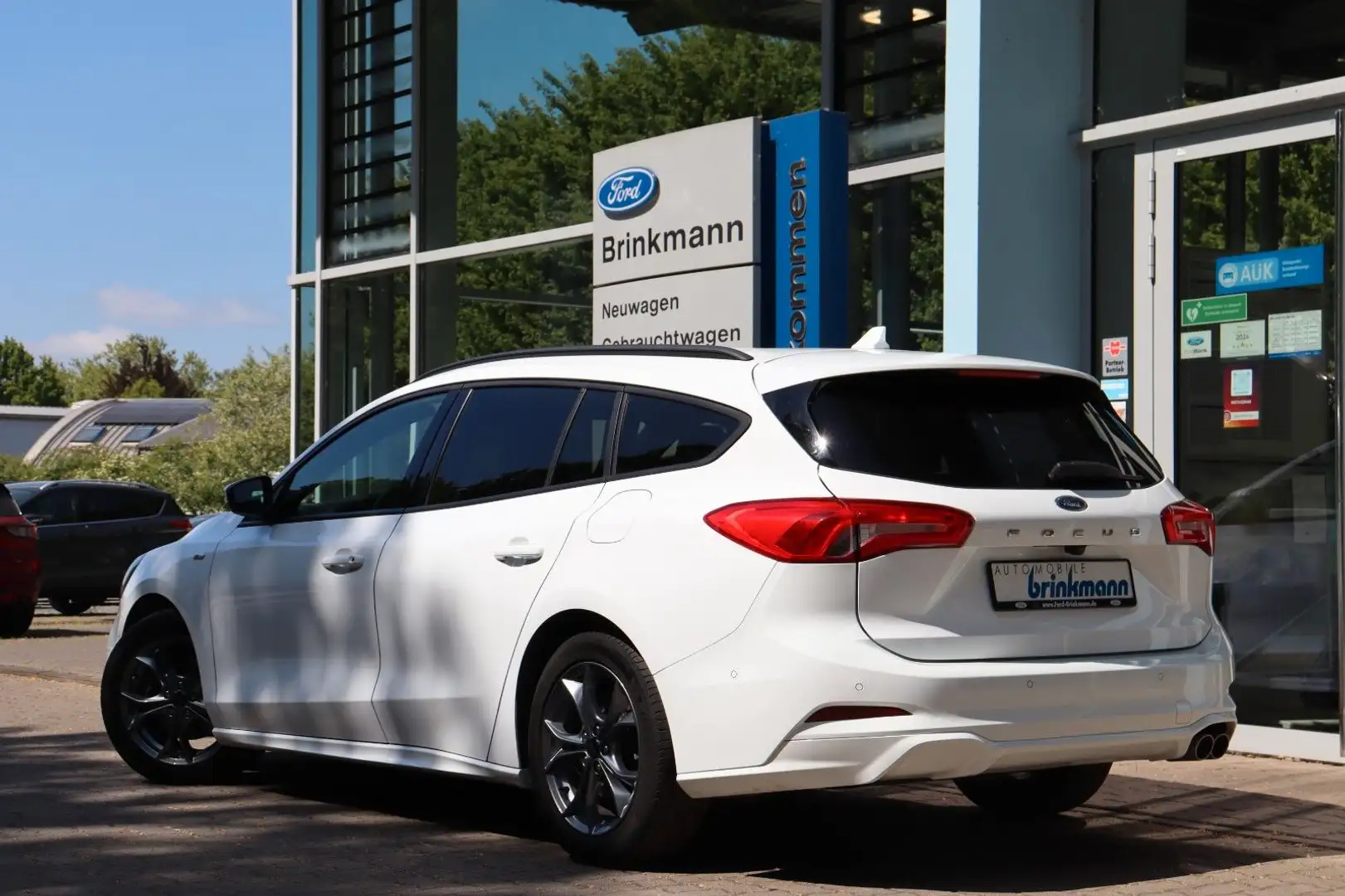 Ford Focus Turnier 1.0EcoBoost S&S ST-Line+LED+TEMP Weiß - 2