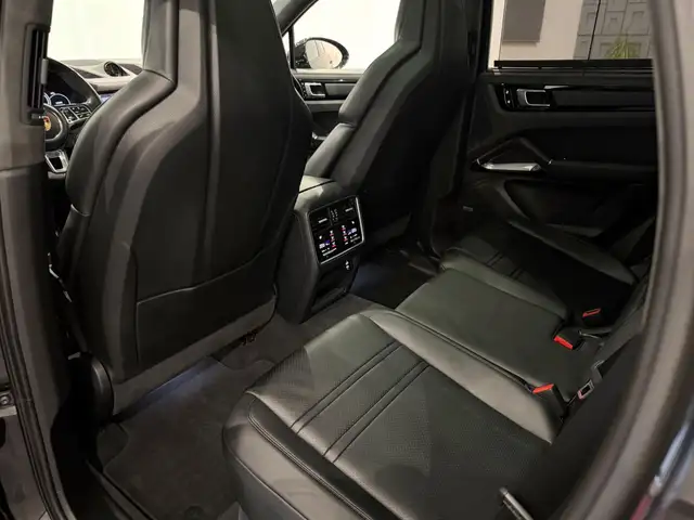 Porsche Cayenne Coupe Turbo S E-Hybrid**PANO**NACHTSICHT**BOSE**H Ansicht 44