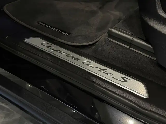 Porsche Cayenne Coupe Turbo S E-Hybrid**PANO**NACHTSICHT**BOSE**H Ansicht 16