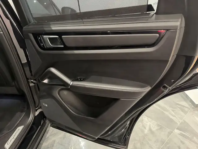 Porsche Cayenne Coupe Turbo S E-Hybrid**PANO**NACHTSICHT**BOSE**H Ansicht 41