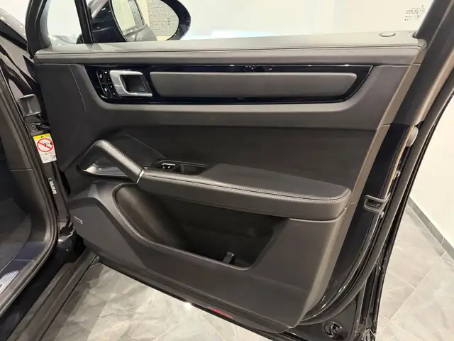 Porsche Cayenne Coupe Turbo S E-Hybrid**PANO**NACHTSICHT**BOSE**H Ansicht 40