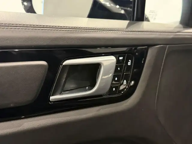 Porsche Cayenne Coupe Turbo S E-Hybrid**PANO**NACHTSICHT**BOSE**H Ansicht 13