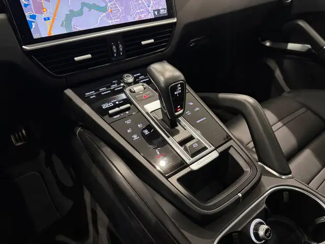 Porsche Cayenne Coupe Turbo S E-Hybrid**PANO**NACHTSICHT**BOSE**H Ansicht 33
