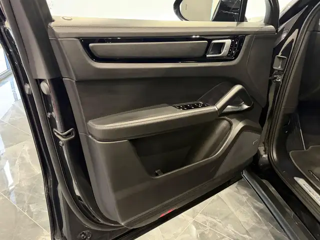 Porsche Cayenne Coupe Turbo S E-Hybrid**PANO**NACHTSICHT**BOSE**H Ansicht 12